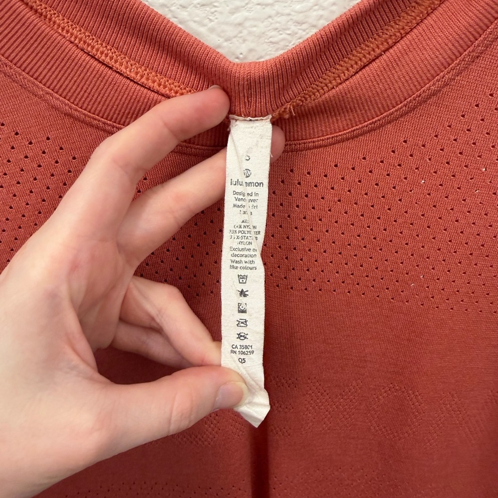 lululemon athletica Short Sleeve Top - Picture 3 of 5